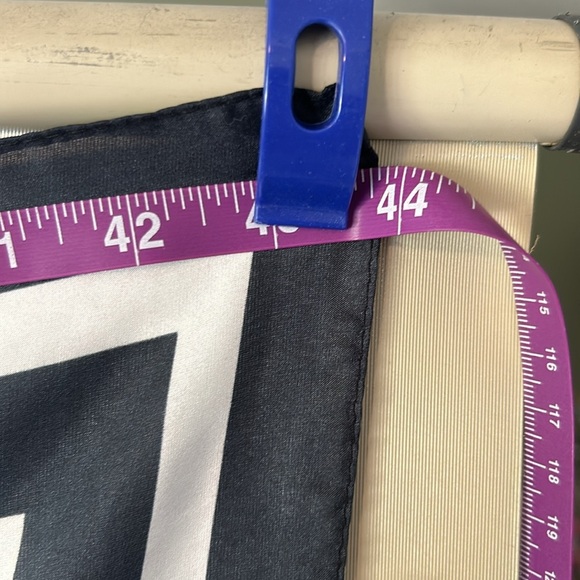 Clever carriage company  💯 silk scarf 46”x 46” nwot beautiful as a rose - Picture 5 of 15